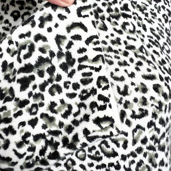 Hannah White Animal Leopard Cheetah Print Round Neck Sweater Women's Medium - Picture 8 of 10